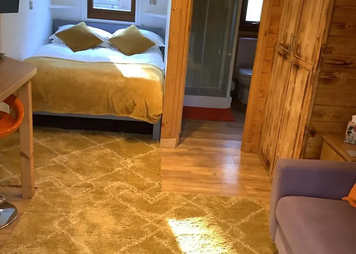 Little London Bed & Breakfast And Glamping Pod